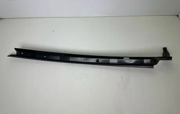 Ford Mustang VI Windshield trim FR3B7602564