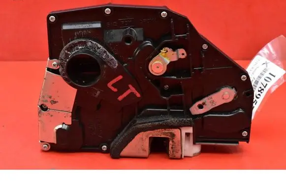 Suzuki Swift I Rear door lock 