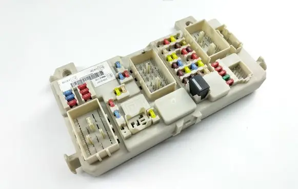 Ford Kuga I Fuse module 7M5T14A073JE 519200513