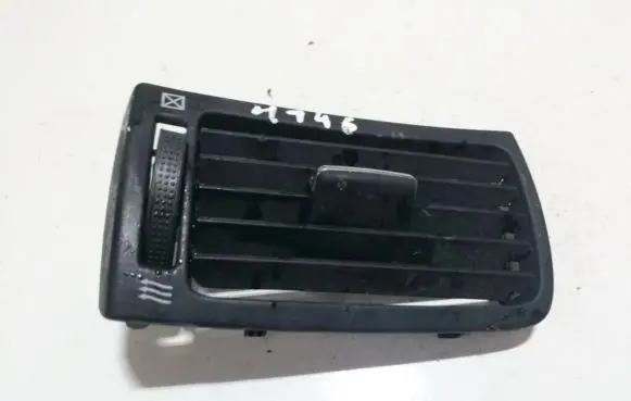 Toyota Avensis T250 Dash center air vent grill