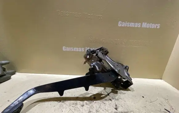 Volkswagen Golf IV Clutch pedal 