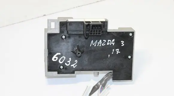 Mazda 3 III Central locking relay KD45675U103