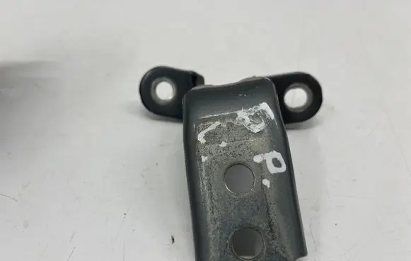 Toyota C-HR II Front door upper hinge ES03