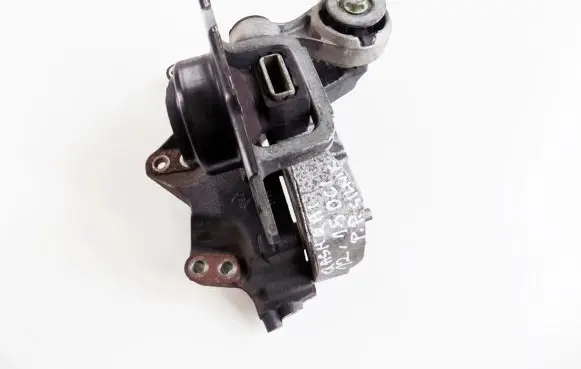 Nissan Qashqai Engine mount bracket