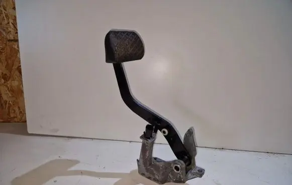 Mercedes-Benz E W212 Brake pedal A2112941001