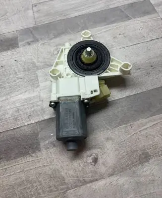Mercedes-Benz ML W164 Front door window regulator motor A2518200842 997081102
