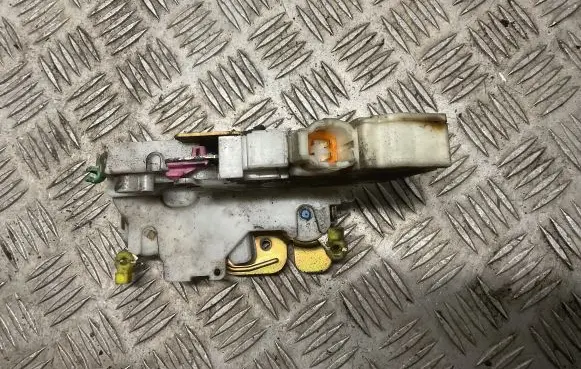 Nissan Navara D22 Front door lock