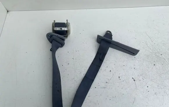 Toyota Previa (XR30, XR40) II Third row seat belt 