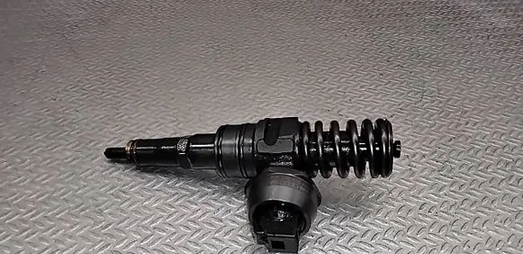 Volkswagen Caddy Fuel injector 038130073AG