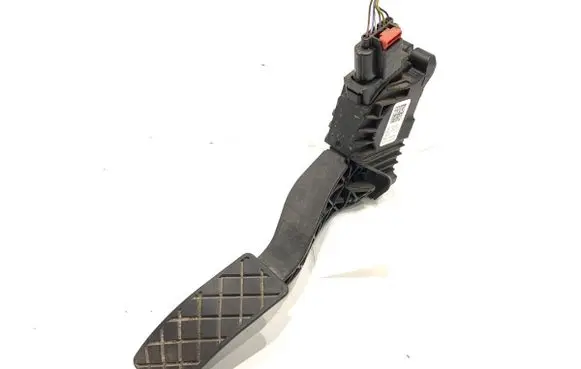 Volkswagen Golf VII Accelerator throttle pedal 5Q1723503F