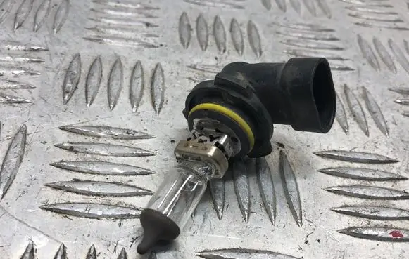 BMW 5 E60 E61 Fog light bulb E122P