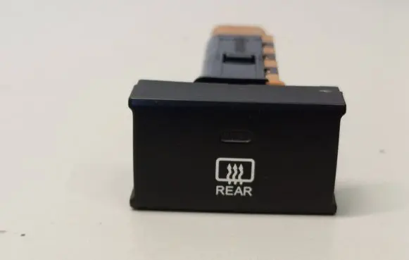 Hyundai Santa Fe Windscreen/window heater switch 202002962 621W05010