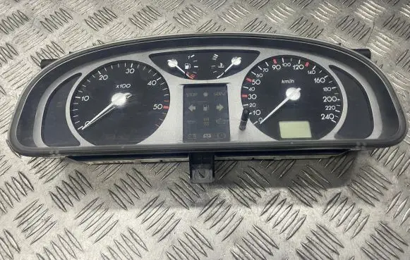 Renault Laguna II Speedometer (instrument cluster) 8200218878 7N1R2263 501018630077