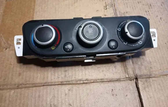 Renault Megane III Climate control unit T1001786G 111014210710