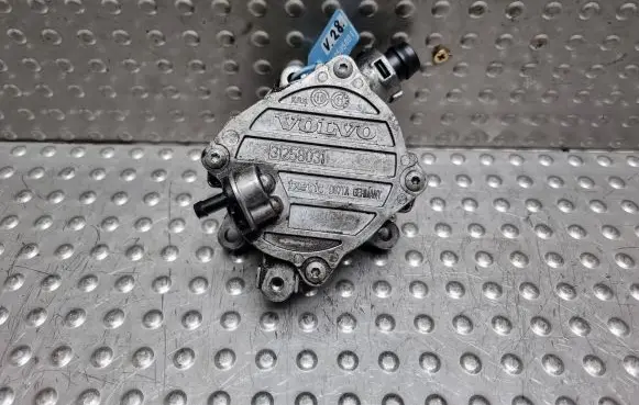 Volvo V70 Vacuum pump 31258031