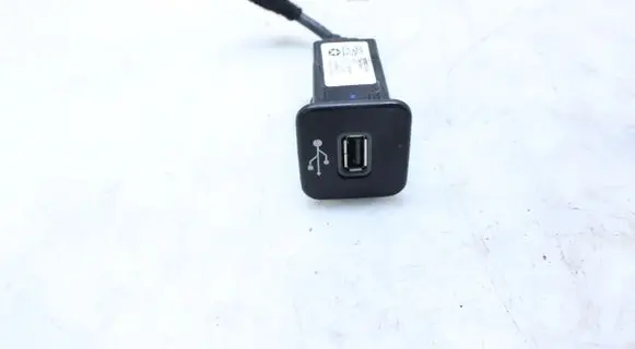 Jeep Compass USB socket connector 5UV99LXHAA