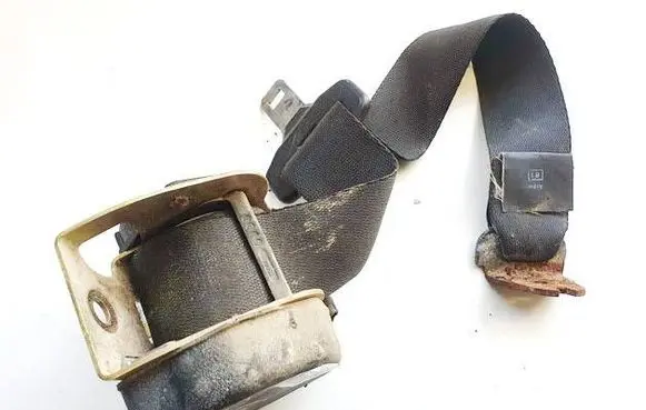 Rear seatbelt