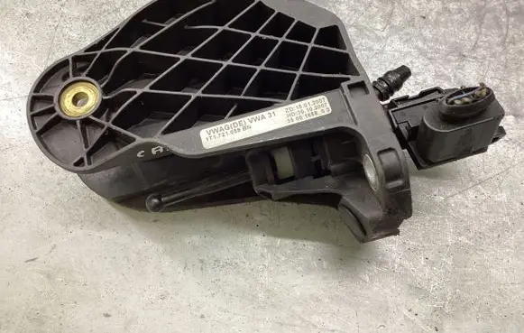 Volkswagen Caddy Clutch pedal 1T1721059BN 3500165803 ZD15012007
