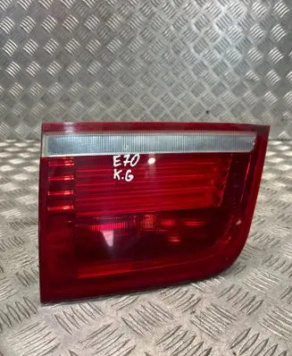 Tailgate rear/tail lights