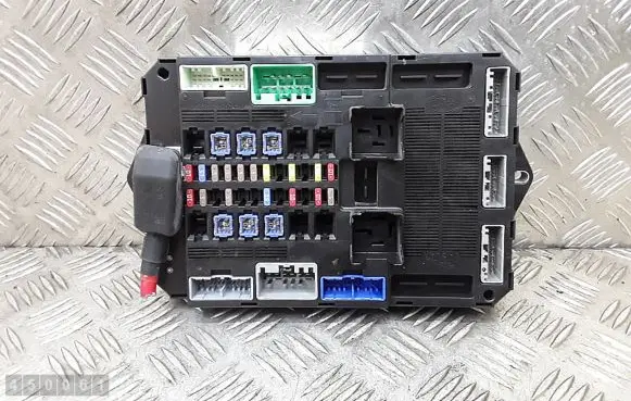 Jaguar XF Fuse module 7370028830