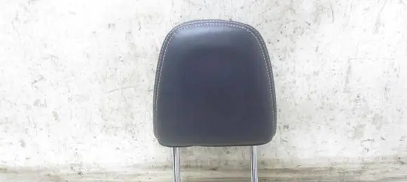 Toyota RAV 4 (XA40) Front seat headrest 