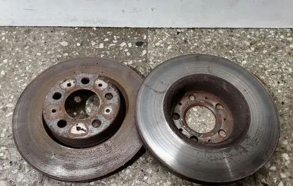 Volvo V70 Front brake disc