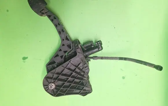 Volkswagen Golf Plus Clutch pedal 1K1721059CG 00001086722 D16082006