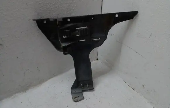 Renault Laguna I Front bumper mounting bracket 7700821501