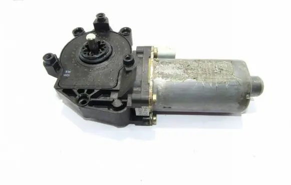 Peugeot 206 Front door window regulator motor 0130821762