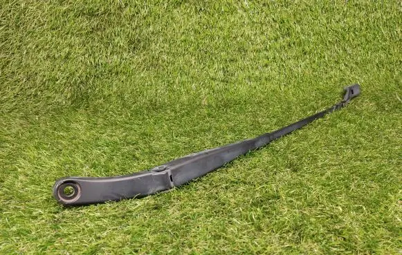Chevrolet Cruze II Front wiper blade arm 13466309