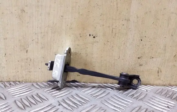Nissan Qashqai Front door check strap stopper