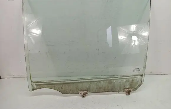 Nissan Tiida C11 Rear door window glass