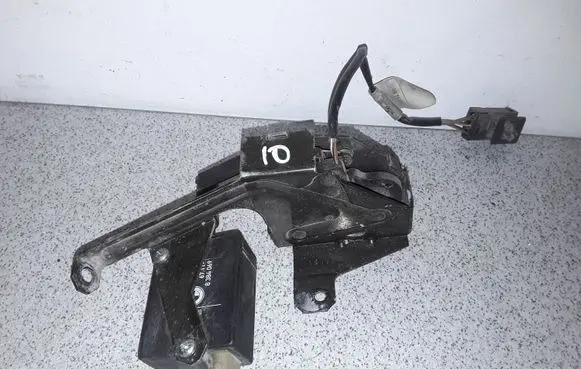BMW 5 E39 Tailgate window lock/catch/latch 8238469 8384069