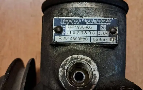 Mercedes-Benz 190 W201 Power steering pump 2014600580