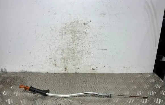 Peugeot 5008 II Oil level dip stick 