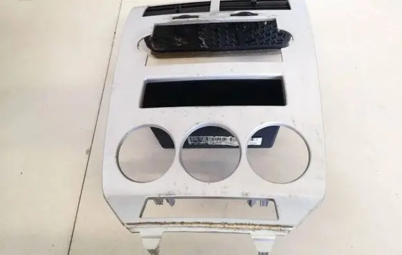 Dodge Caliber Dash center air vent grill 0yd501z2ad