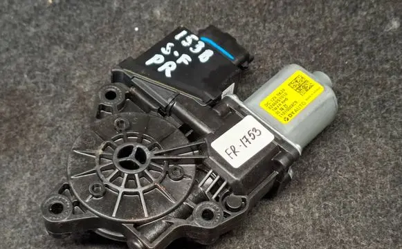 Hyundai Santa Fe Front door window regulator motor 82460S1010