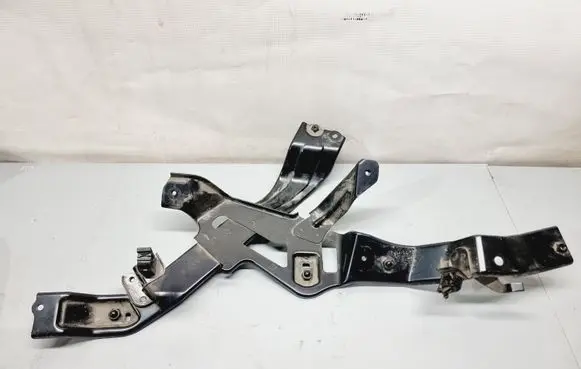 Fuel tank mounting bracket