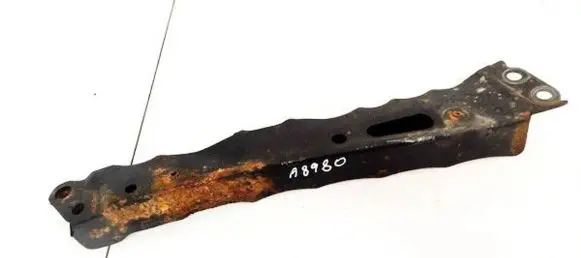 Toyota RAV 4 (XA30) Engine mounting bracket