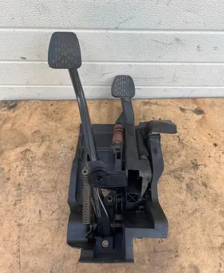 Mercedes-Benz C W203 Pedal assembly A2032901401 0109200953AC
