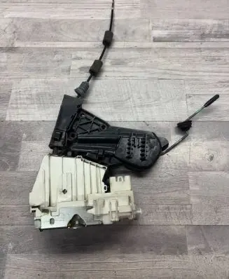 Mercedes-Benz ML W164 Front door lock A1647330114 981150103