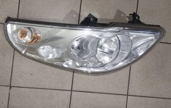 Opel Movano B Headlight/headlamp 1LR01011704