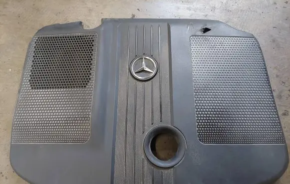 Mercedes-Benz E W212 Engine cover (trim) A6510102167