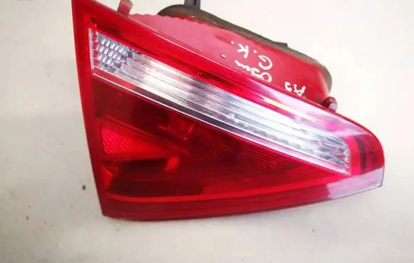 Audi A5 8T 8F Tailgate rear/tail lights 8t0945093