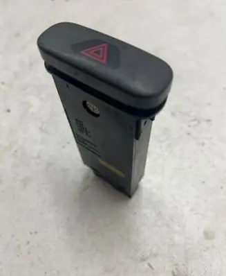 Volvo V70 Hazard light switch 9459071 97W24B