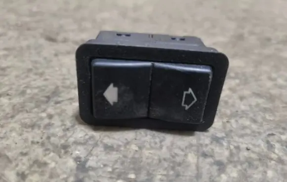BMW 5 E39 Electric window control switch 8368974