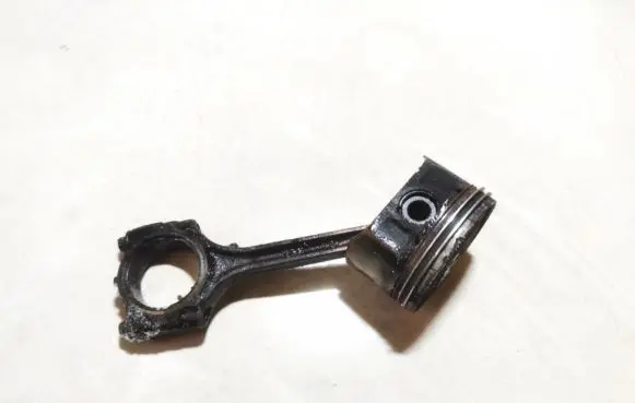 Opel Agila B Piston with connecting rod