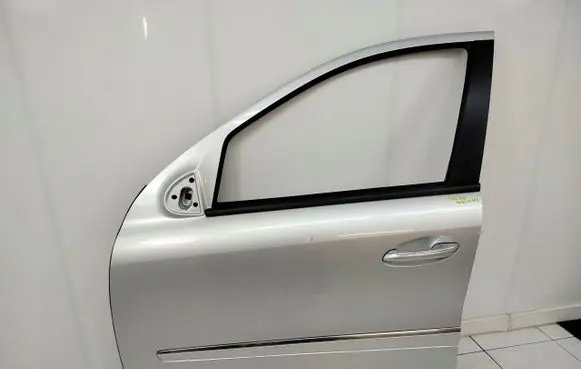 Mercedes-Benz ML W164 Front door 