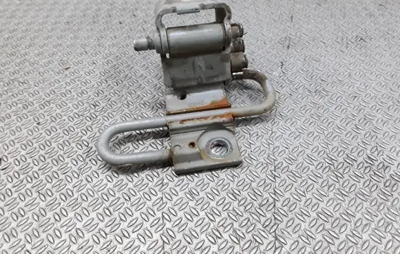 Audi A4 S4 B7 8E 8H Front door lower hinge 8E0831411B