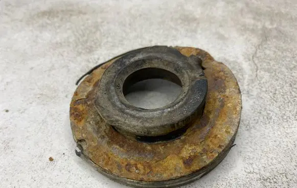 Volkswagen PASSAT B6 Rear coil spring rubber mount 